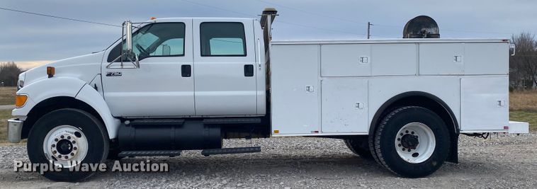 image for item JN9156 2009 Ford F750 Super Duty XL  Crew Cab utility / service truck