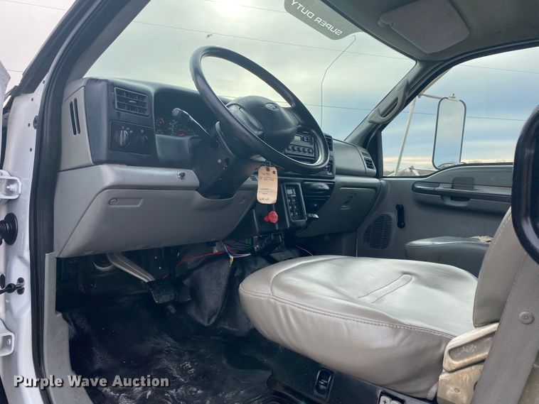 image for item JN9156 2009 Ford F750 Super Duty XL  Crew Cab utility / service truck