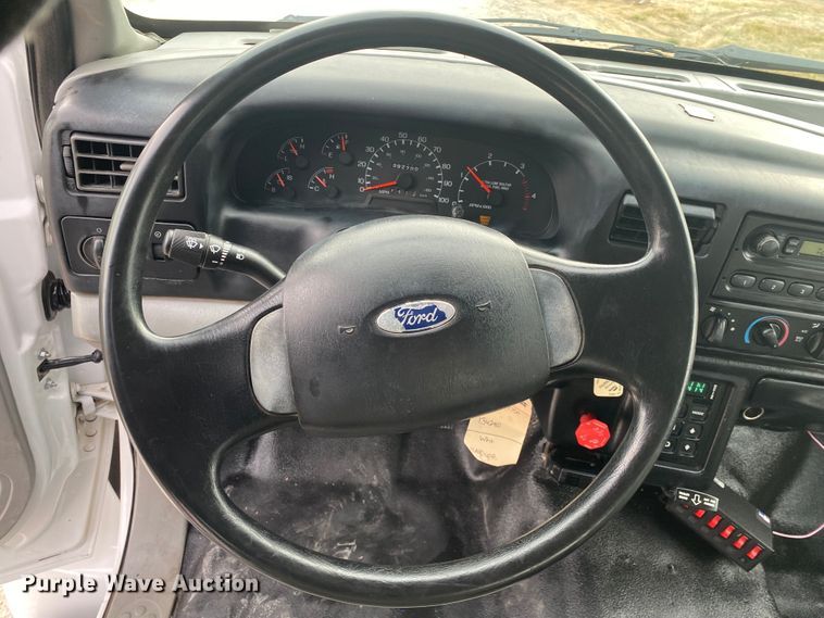 image for item JN9156 2009 Ford F750 Super Duty XL  Crew Cab utility / service truck