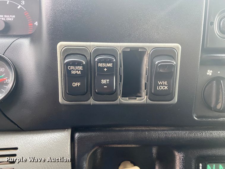 image for item JN9156 2009 Ford F750 Super Duty XL  Crew Cab utility / service truck