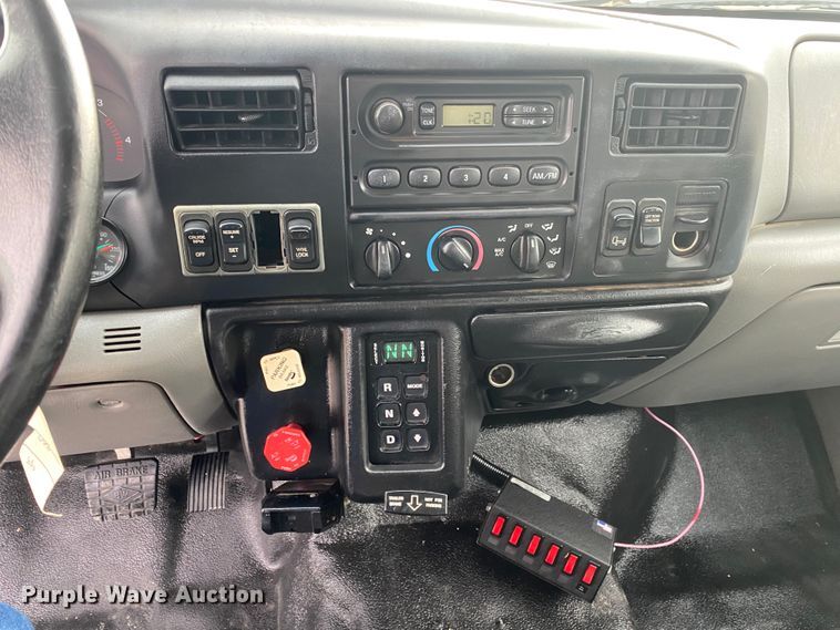 image for item JN9156 2009 Ford F750 Super Duty XL  Crew Cab utility / service truck