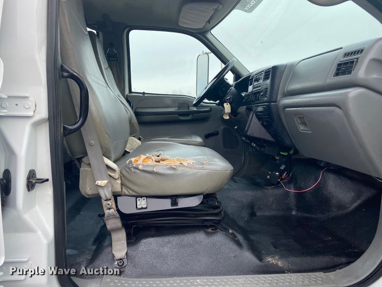 image for item JN9156 2009 Ford F750 Super Duty XL  Crew Cab utility / service truck