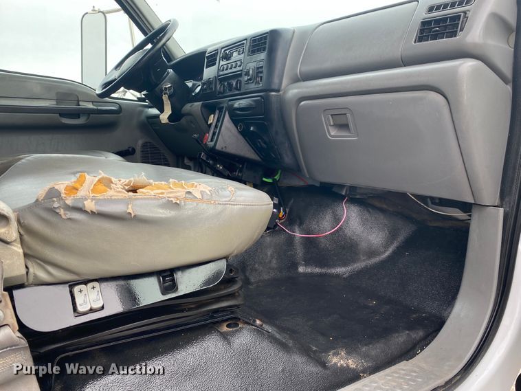 image for item JN9156 2009 Ford F750 Super Duty XL  Crew Cab utility / service truck