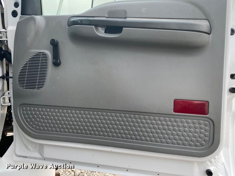 image for item JN9156 2009 Ford F750 Super Duty XL  Crew Cab utility / service truck