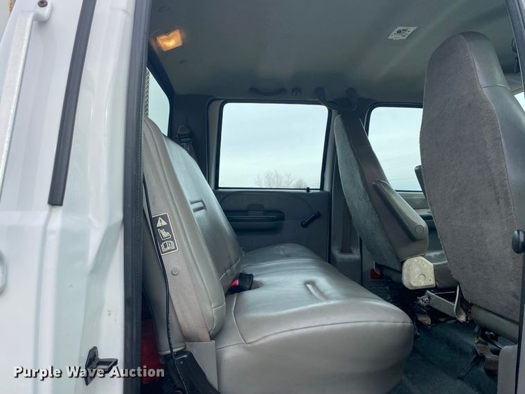 image for item JN9156 2009 Ford F750 Super Duty XL  Crew Cab utility / service truck