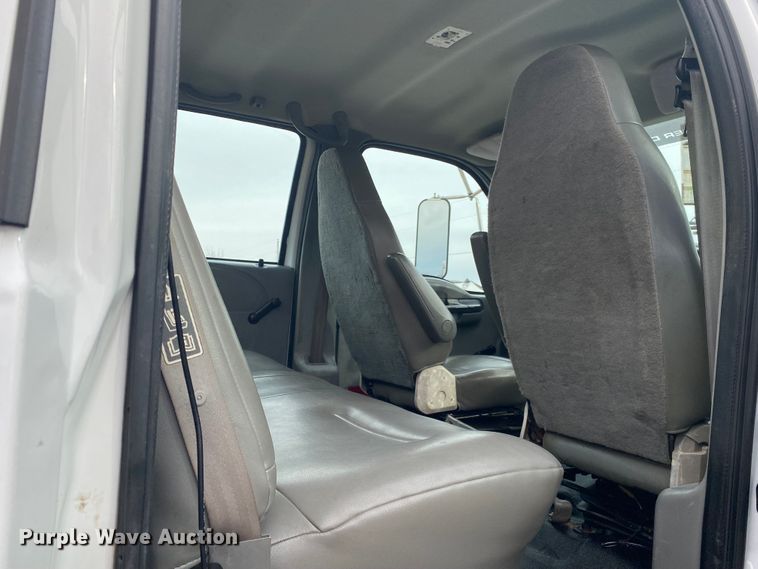 image for item JN9156 2009 Ford F750 Super Duty XL  Crew Cab utility / service truck