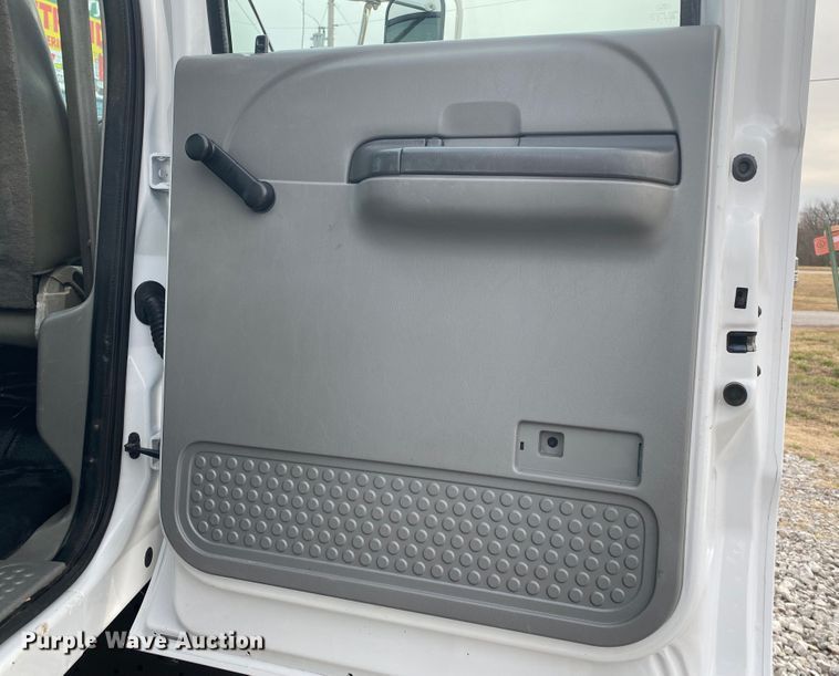 image for item JN9156 2009 Ford F750 Super Duty XL  Crew Cab utility / service truck