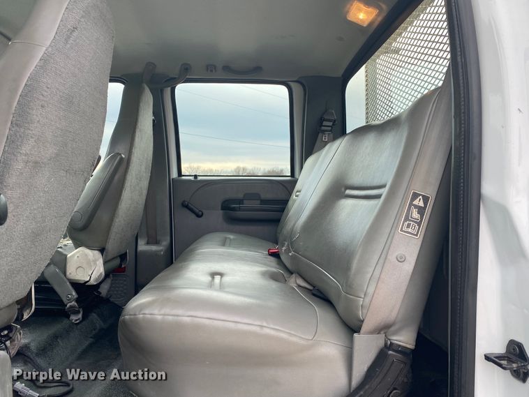 image for item JN9156 2009 Ford F750 Super Duty XL  Crew Cab utility / service truck