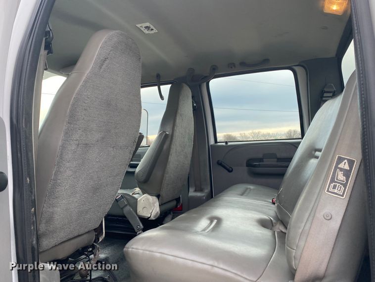 image for item JN9156 2009 Ford F750 Super Duty XL  Crew Cab utility / service truck