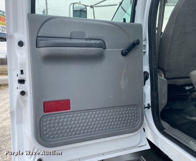 image for item JN9156 2009 Ford F750 Super Duty XL  Crew Cab utility / service truck