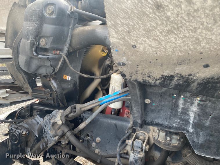 image for item JN9156 2009 Ford F750 Super Duty XL  Crew Cab utility / service truck