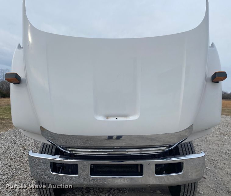 image for item JN9156 2009 Ford F750 Super Duty XL  Crew Cab utility / service truck