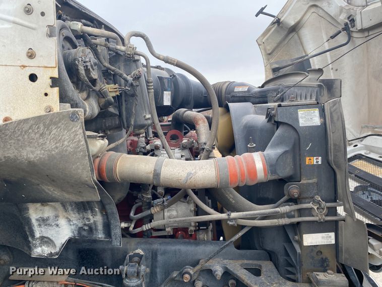 image for item JN9156 2009 Ford F750 Super Duty XL  Crew Cab utility / service truck