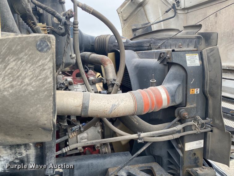 image for item JN9156 2009 Ford F750 Super Duty XL  Crew Cab utility / service truck