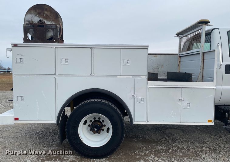 image for item JN9156 2009 Ford F750 Super Duty XL  Crew Cab utility / service truck