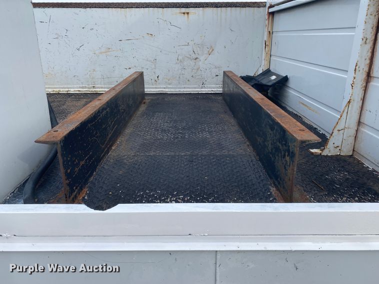 image for item JN9156 2009 Ford F750 Super Duty XL  Crew Cab utility / service truck