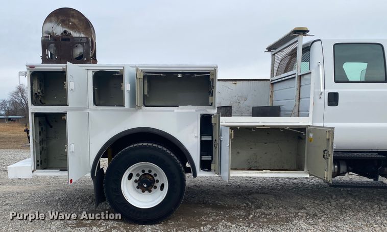 image for item JN9156 2009 Ford F750 Super Duty XL  Crew Cab utility / service truck