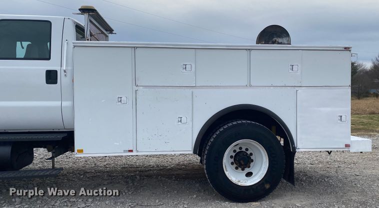 image for item JN9156 2009 Ford F750 Super Duty XL  Crew Cab utility / service truck