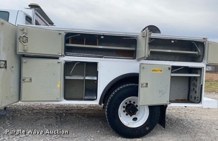 image for item JN9156 2009 Ford F750 Super Duty XL  Crew Cab utility / service truck