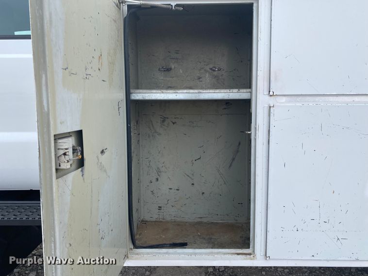 image for item JN9156 2009 Ford F750 Super Duty XL  Crew Cab utility / service truck