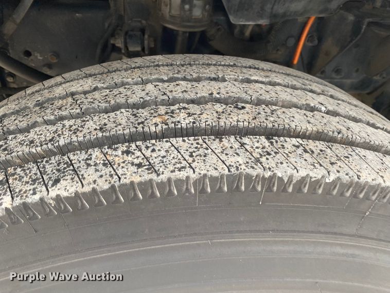 image for item JN9156 2009 Ford F750 Super Duty XL  Crew Cab utility / service truck