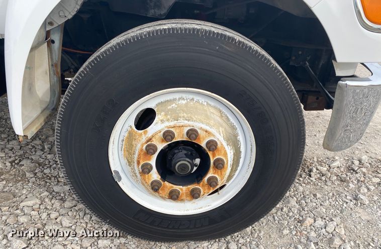 image for item JN9156 2009 Ford F750 Super Duty XL  Crew Cab utility / service truck