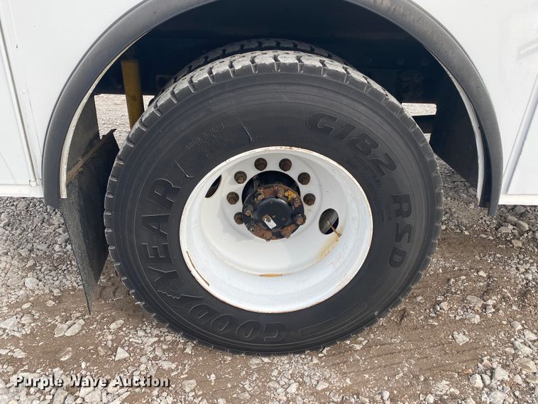 image for item JN9156 2009 Ford F750 Super Duty XL  Crew Cab utility / service truck