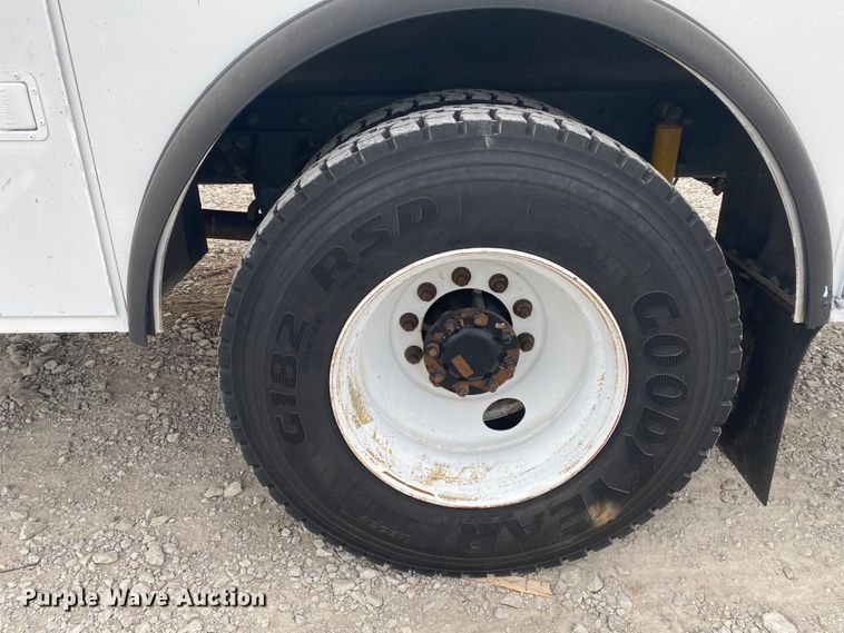 image for item JN9156 2009 Ford F750 Super Duty XL  Crew Cab utility / service truck