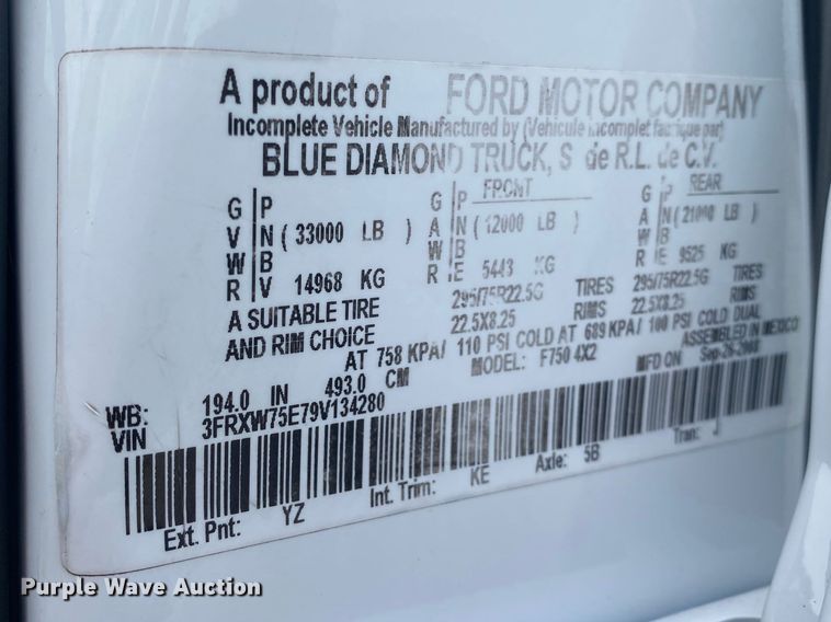 image for item JN9156 2009 Ford F750 Super Duty XL  Crew Cab utility / service truck