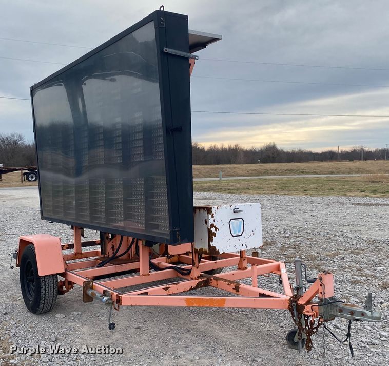 image for item JN9158 2005 Wanco WTLMB  message board trailer