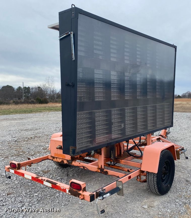 image for item JN9158 2005 Wanco WTLMB  message board trailer