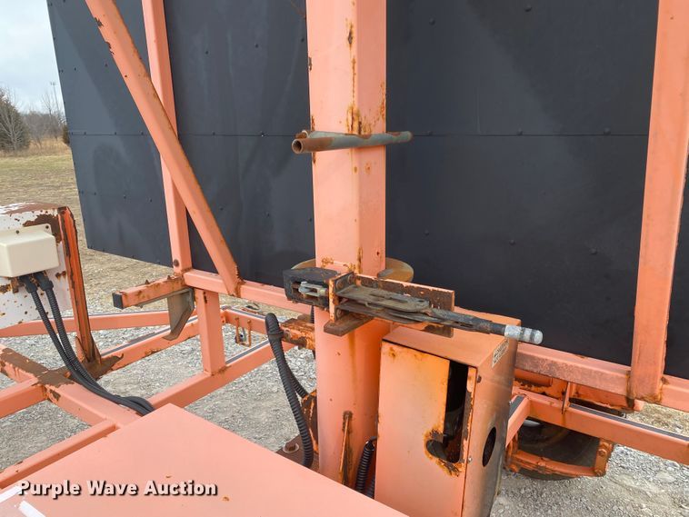 image for item JN9158 2005 Wanco WTLMB  message board trailer