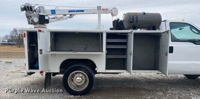 image for item JN9160 2003 Ford F450 Super Duty XL  utility / service truck