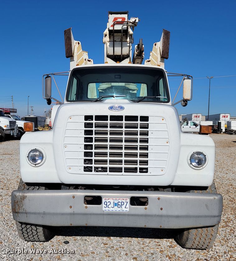 image for item JP9055 1995 Ford L8000  crane truck