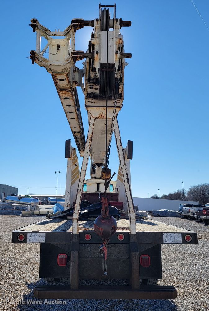 image for item JP9055 1995 Ford L8000  crane truck