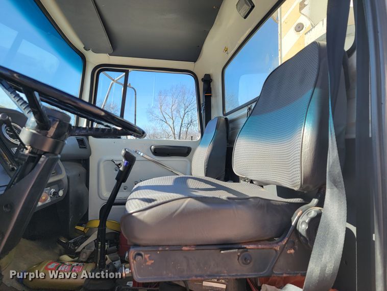 image for item JP9055 1995 Ford L8000  crane truck