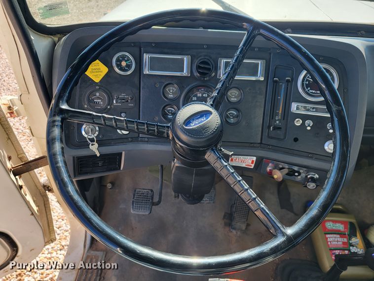 image for item JP9055 1995 Ford L8000  crane truck