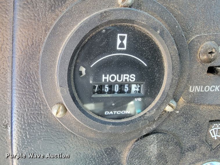 image for item JP9055 1995 Ford L8000  crane truck