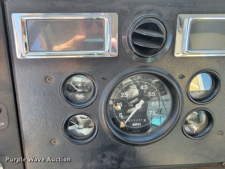 image for item JP9055 1995 Ford L8000  crane truck