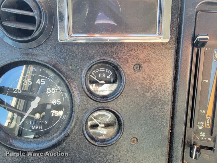 image for item JP9055 1995 Ford L8000  crane truck