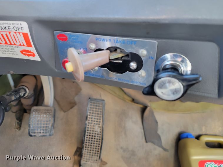 image for item JP9055 1995 Ford L8000  crane truck