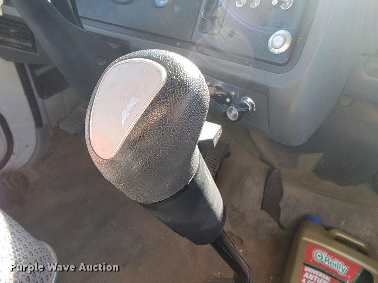 image for item JP9055 1995 Ford L8000  crane truck