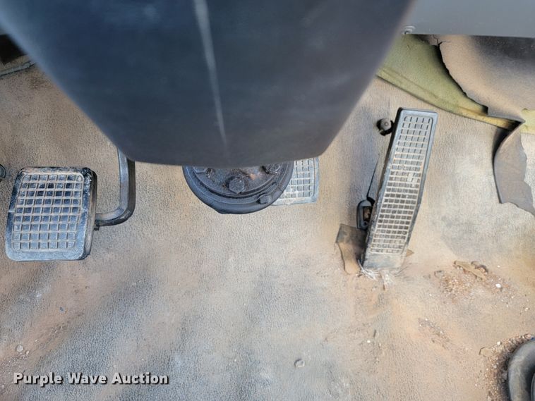 image for item JP9055 1995 Ford L8000  crane truck