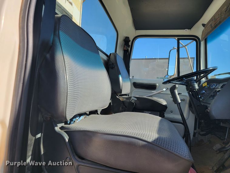 image for item JP9055 1995 Ford L8000  crane truck