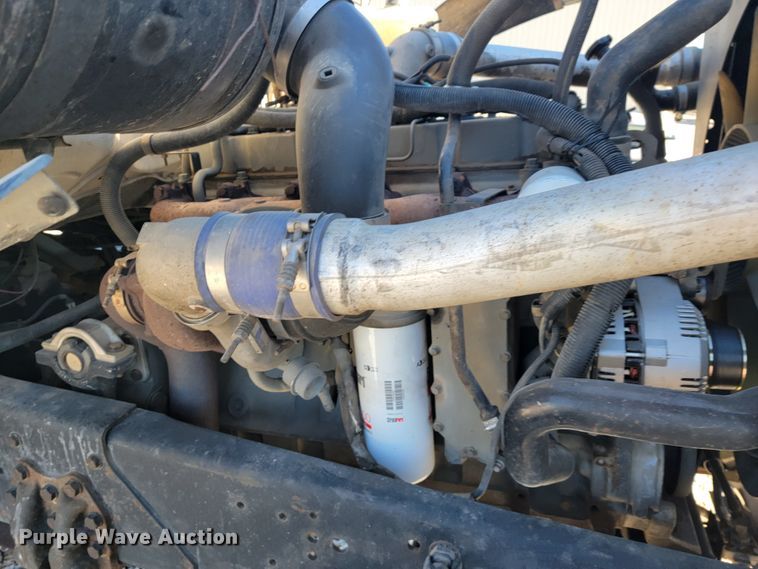 image for item JP9055 1995 Ford L8000  crane truck