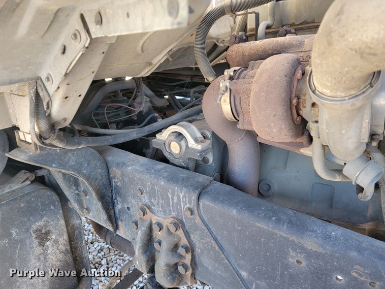 image for item JP9055 1995 Ford L8000  crane truck