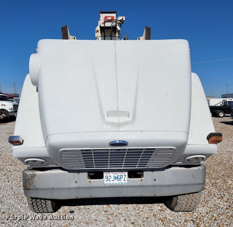 image for item JP9055 1995 Ford L8000  crane truck