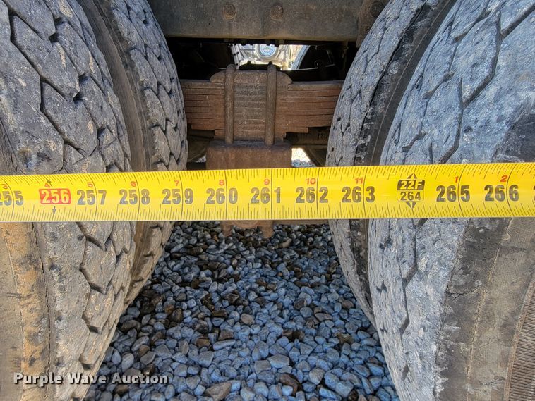 image for item JP9055 1995 Ford L8000  crane truck