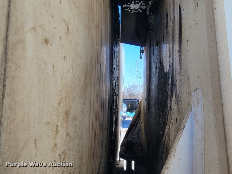 image for item JP9055 1995 Ford L8000  crane truck