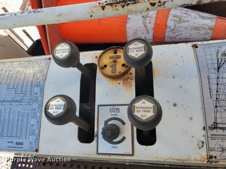 image for item JP9055 1995 Ford L8000  crane truck